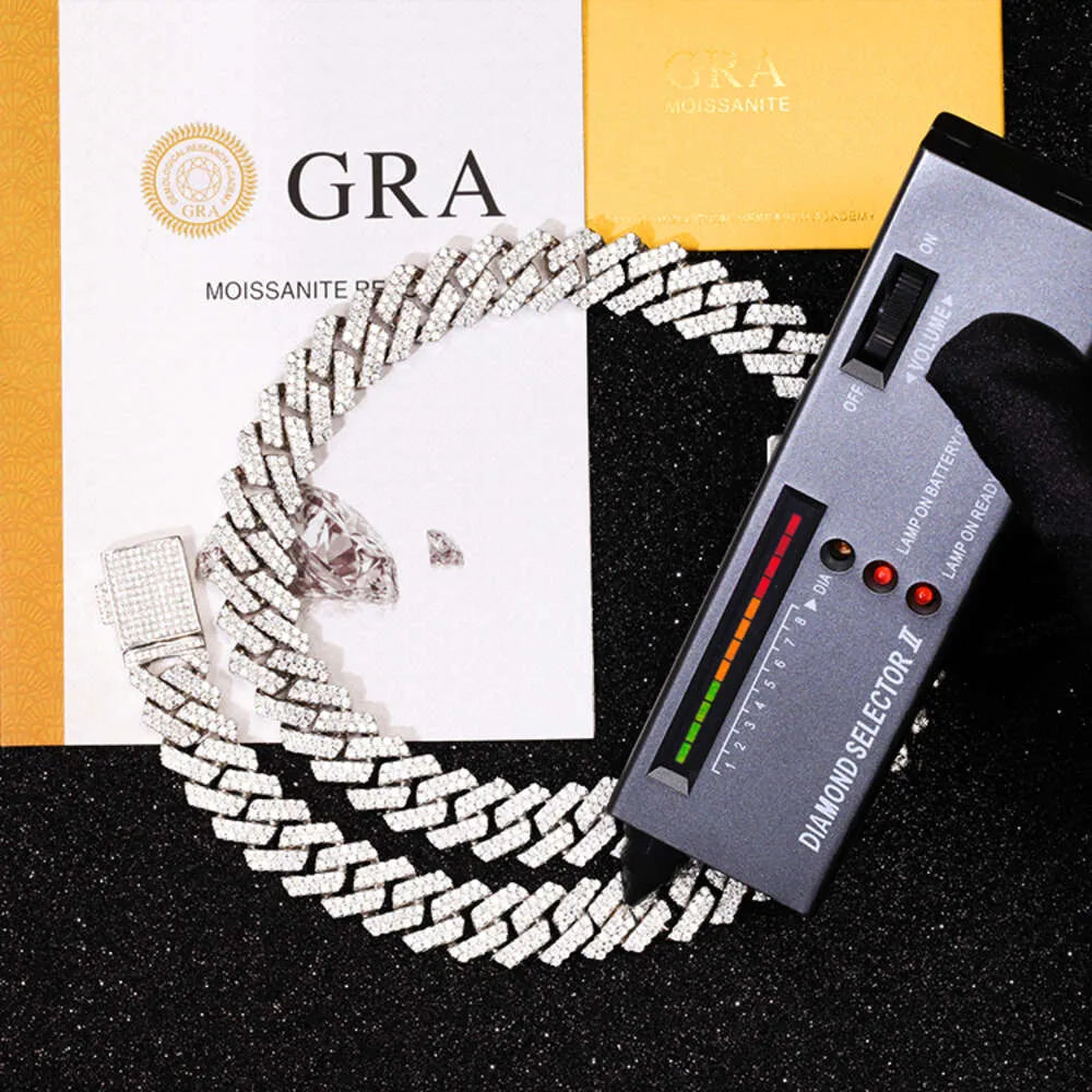 Plug-moisint neckless